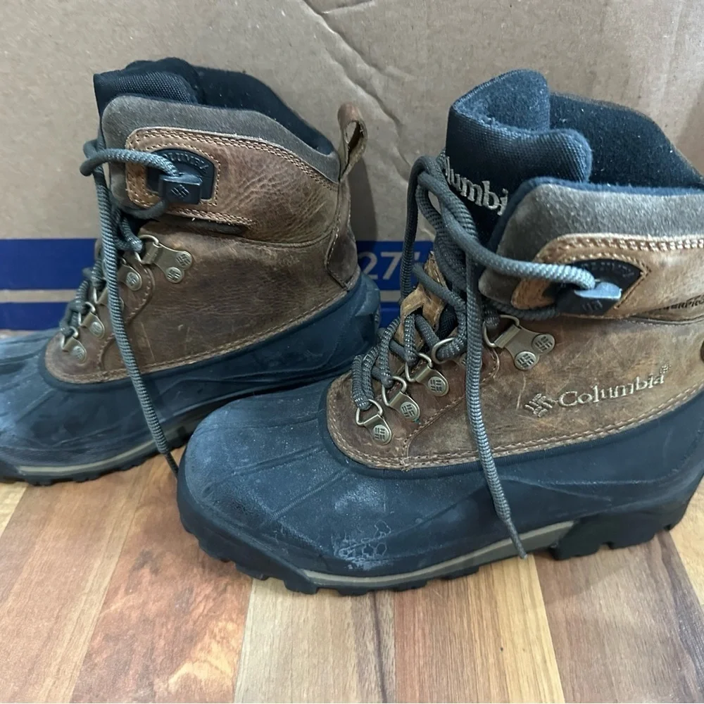 Columbia' Black and Brown Boots